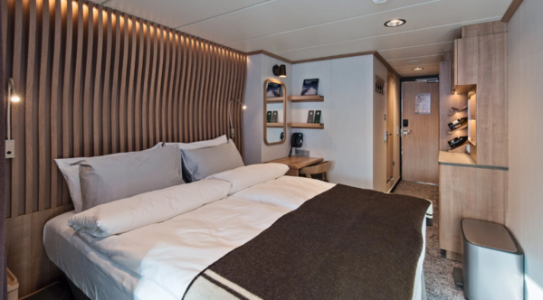 Hurtigruten - MS Roald Amundsen - Polar Outside RR 1.png